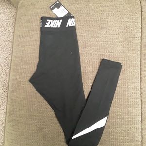 NWT: Nike Tight Fit Full Length Leggings! Sz: XS